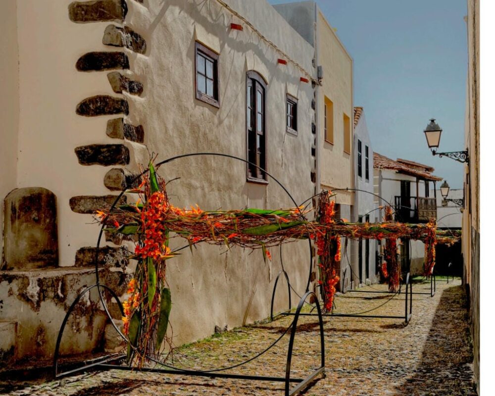 Iga-aastane lihavõttepühade ajal toimuv lilleinstallatsioonide festival Pascua Florida Guia de Isoras Tenerifel