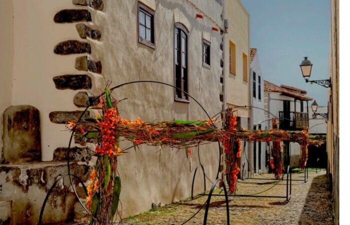 Iga-aastane lihavõttepühade ajal toimuv lilleinstallatsioonide festival Pascua Florida Guia de Isoras Tenerifel