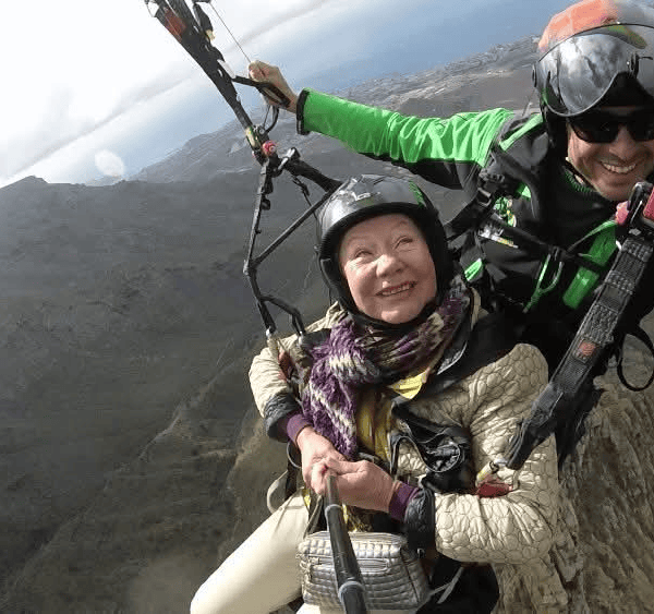 Lendama tiibvarjuga ja naudi vaadet.