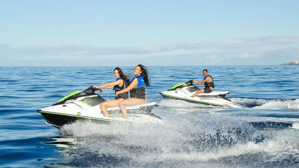 Jet ski ehk skuutriga ookeanile - alates 20 minutist kuni kahe tunnini, kas üksi või kahekesi skuutril.
