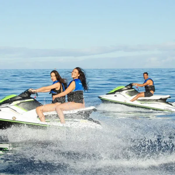 Jet ski ehk skuutriga ookeanile - alates 20 minutist kuni kahe tunnini, kas üksi või kahekesi skuutril.