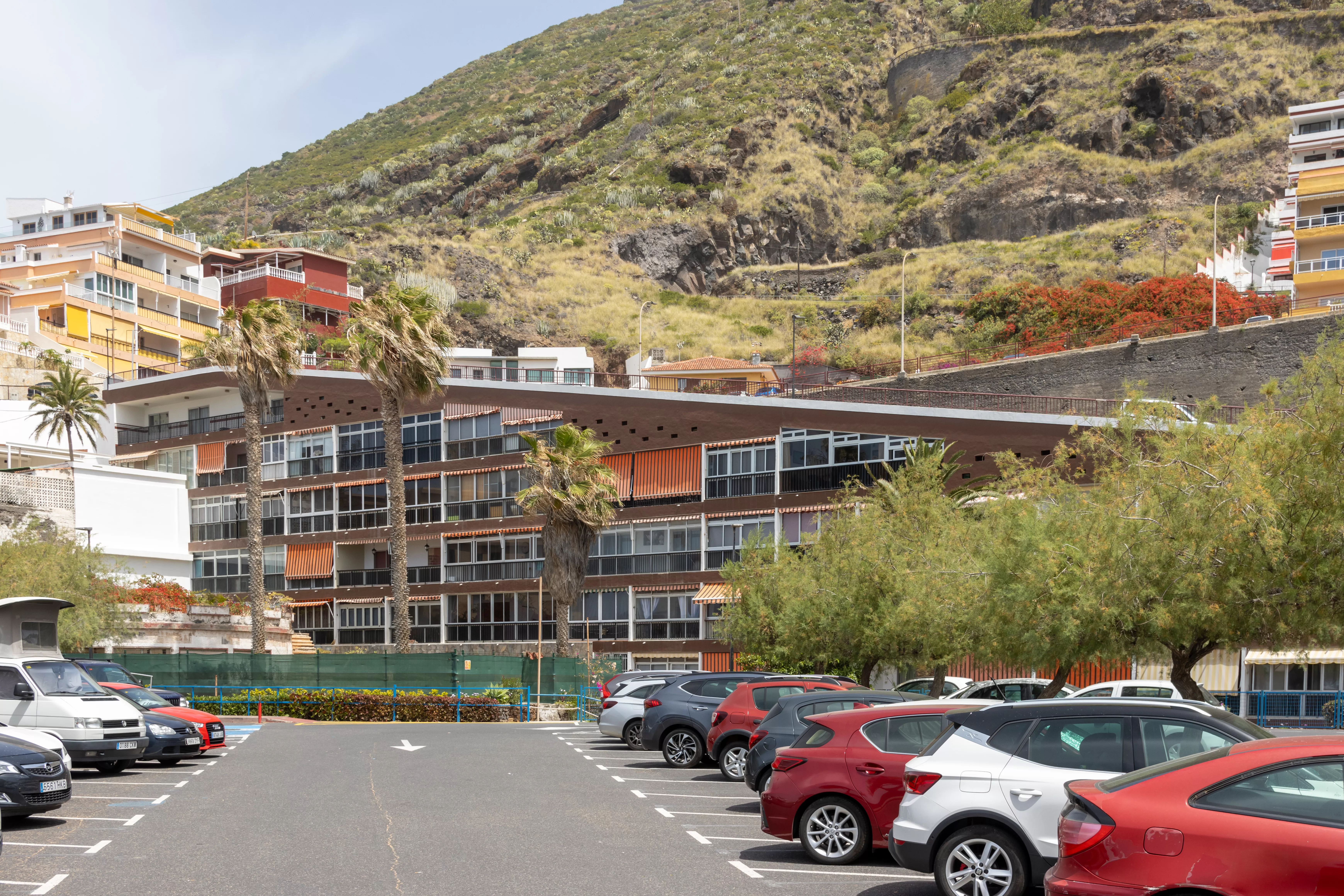 Los Ficuse ilmakuulus maja sõidutee all