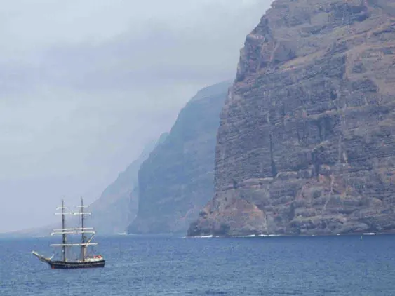 LOS GIGANTES JA PUERTO SANTIAGO