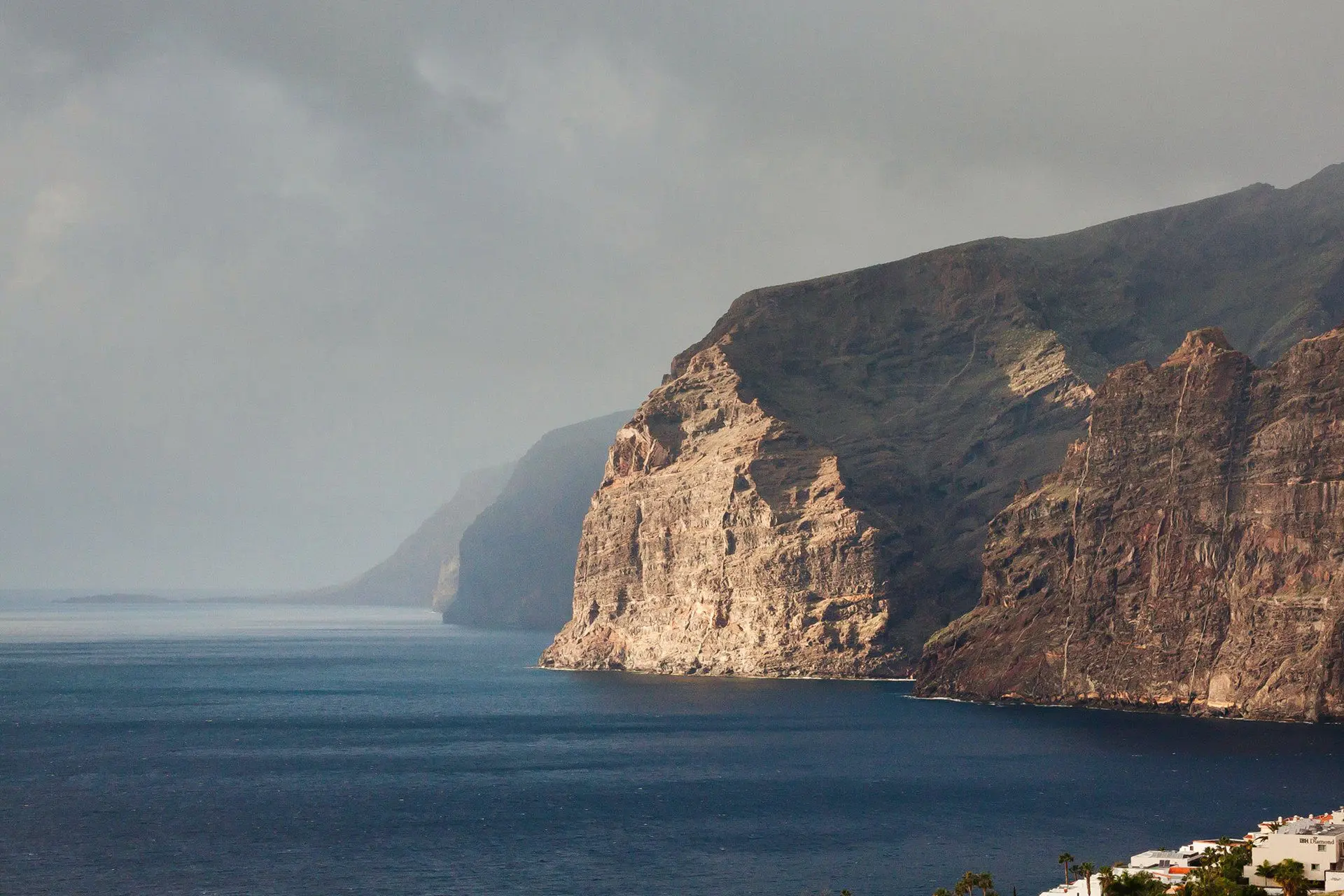 LOS GIGANTES JA PUERTO SANTIAGO