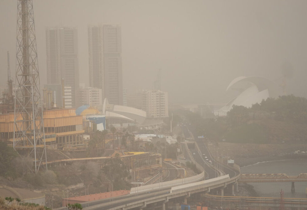 Tenerife ilm ja kliima: pilves ja niiske ilm, mis mõjutab saare elukeskkonda ja turismi.