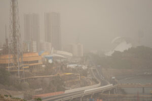 Tenerife ilm ja kliima: pilves ja niiske ilm, mis mõjutab saare elukeskkonda ja turismi.