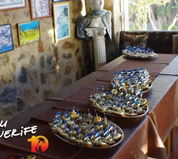 Kohandatud suupisted ja joogid Minu Tenerife restoranis.