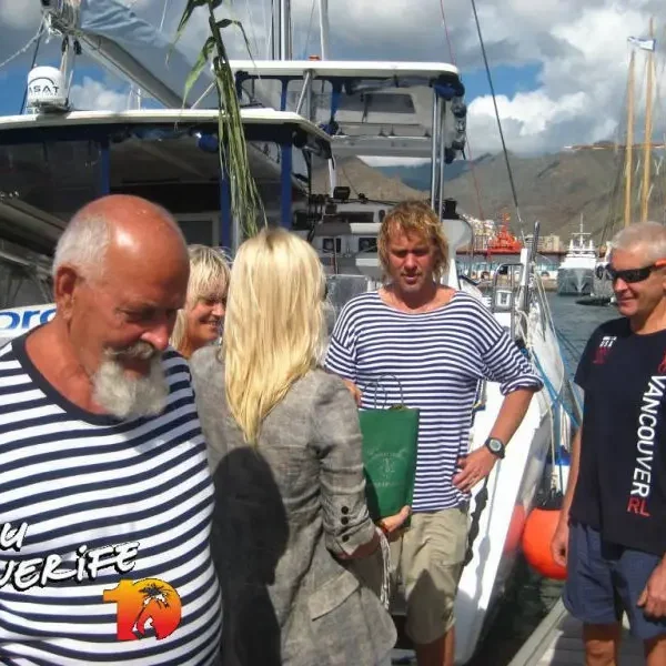 Kohaliku meresõidu pilt Tenerife saarel.