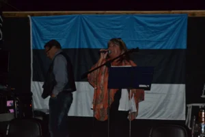 Eesti lipu taustaga esinemine Tenerife konverentsil.