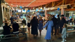 Eestlaste kogunemine Tenerife restoranis ja õhkkond sõpradega.