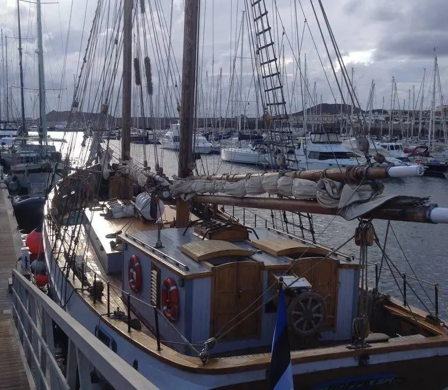 Laev Tenerifel, sadamas ja meresõit.