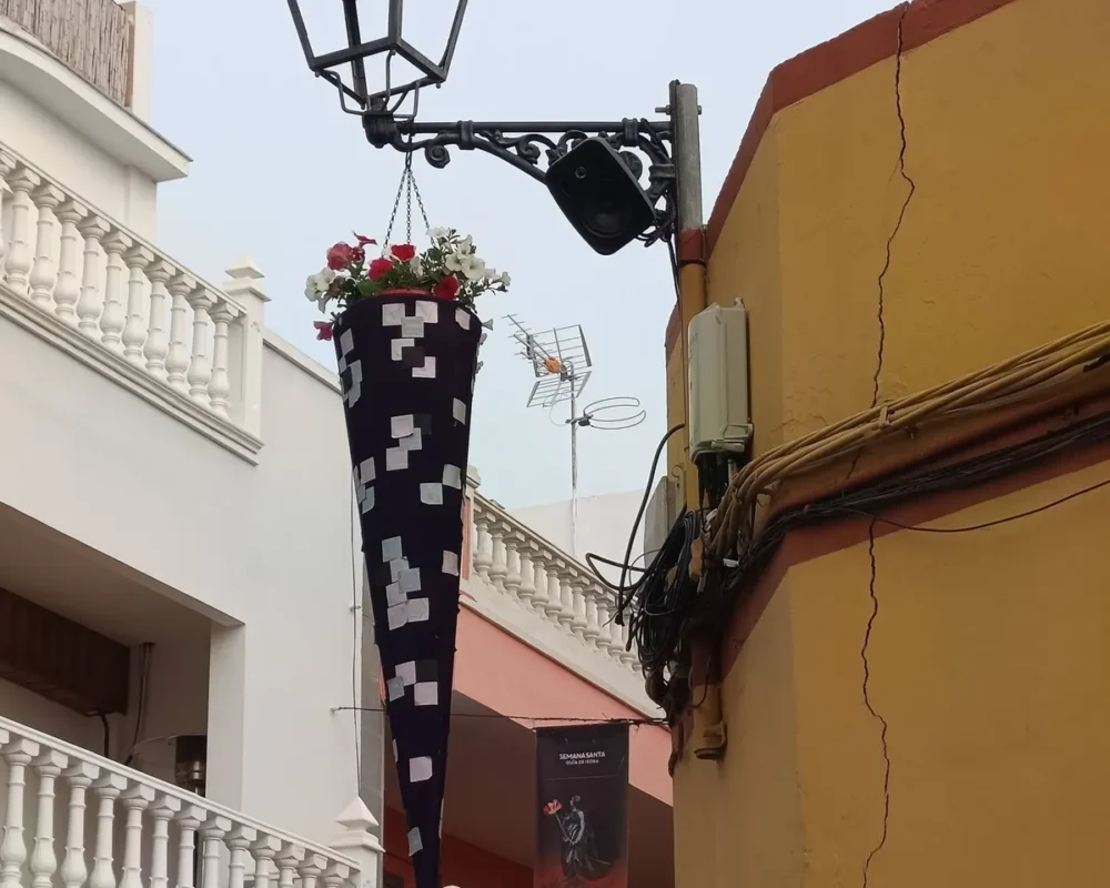 Iga-aastane lihavõttepühade ajal toimuv lilleinstallatsioonide festival Pascua Florida Guia de Isoras Tenerifel