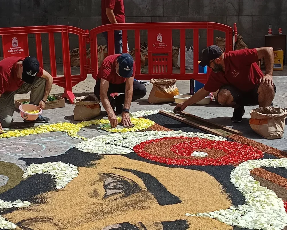 Iga-aastane lihavõttepühade ajal toimuv lilleinstallatsioonide festival Pascua Florida Guia de Isoras Tenerifel