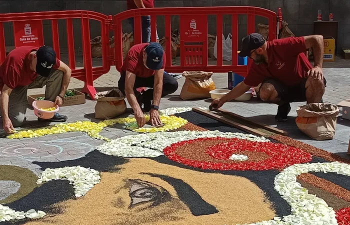 Iga-aastane lihavõttepühade ajal toimuv lilleinstallatsioonide festival Pascua Florida Guia de Isoras Tenerifel