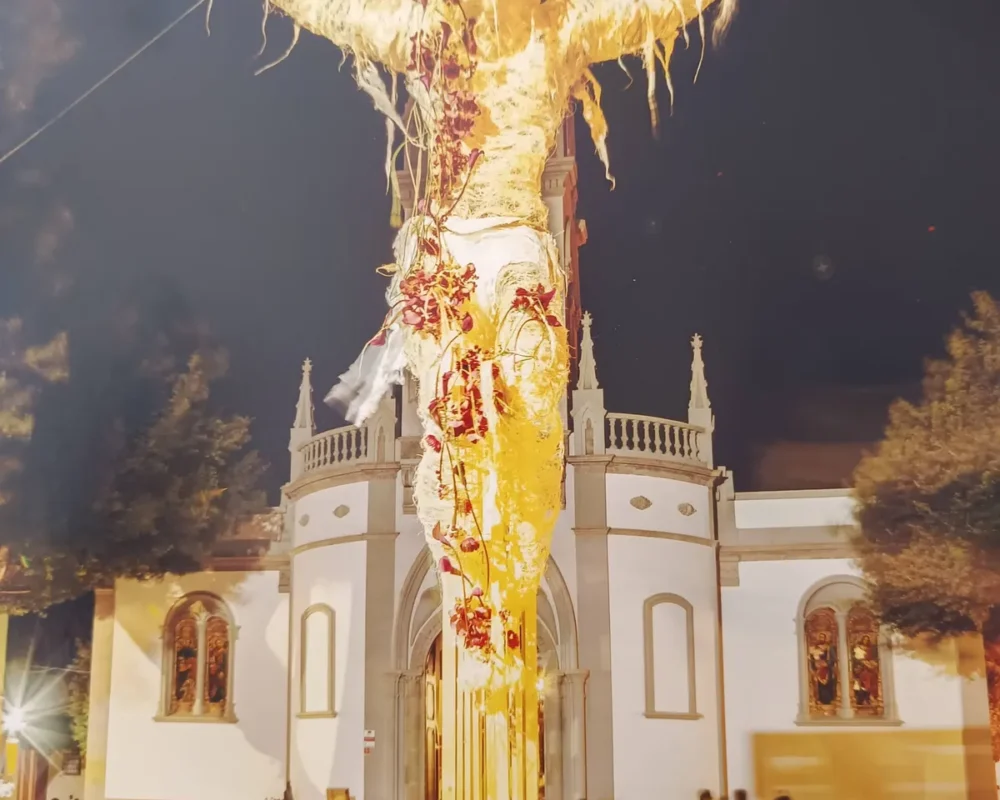 Iga-aastane lihavõttepühade ajal toimuv lilleinstallatsioonide festival Pascua Florida Guia de Isoras Tenerifel