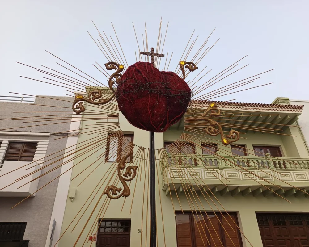 Iga-aastane lihavõttepühade ajal toimuv lilleinstallatsioonide festival Pascua Florida Guia de Isoras Tenerifel