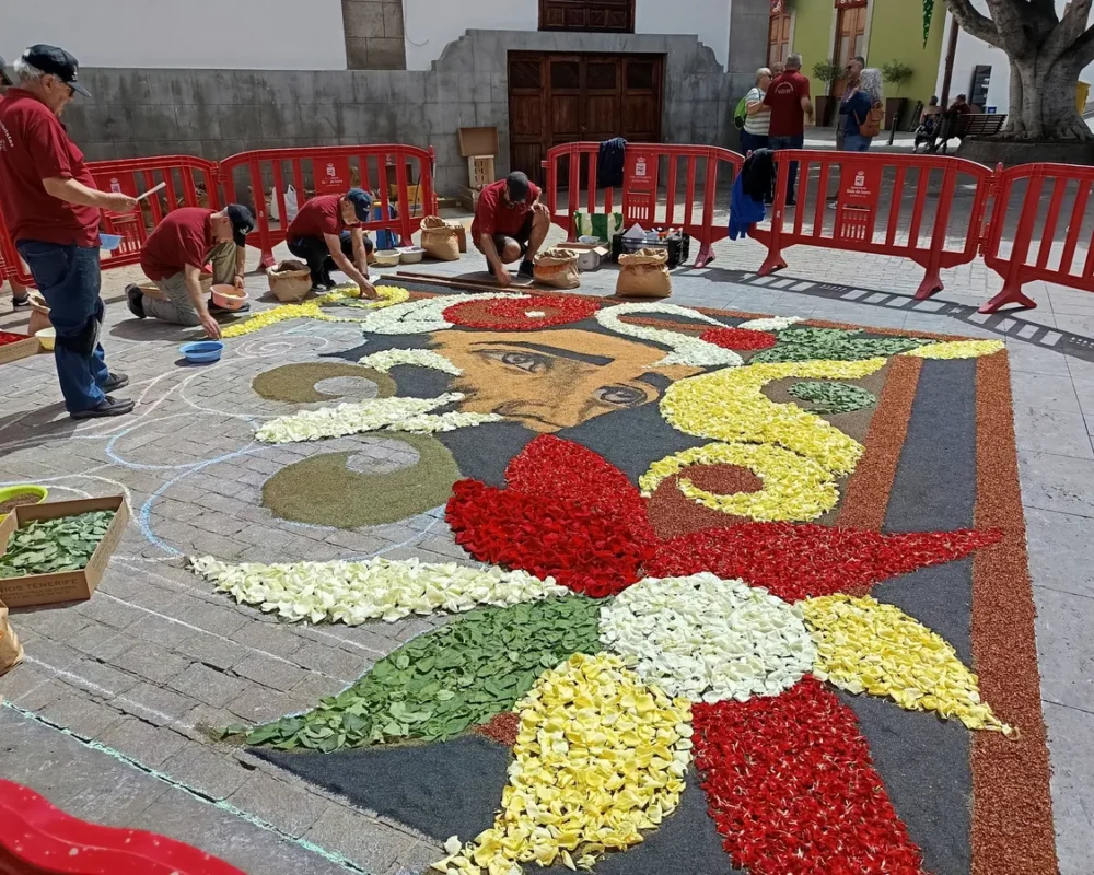 Iga-aastane lihavõttepühade ajal toimuv lilleinstallatsioonide festival Pascua Florida Guia de Isoras Tenerifel