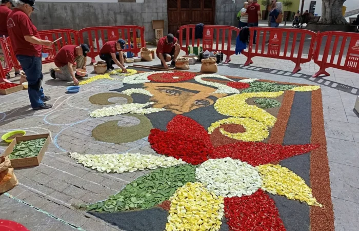 Iga-aastane lihavõttepühade ajal toimuv lilleinstallatsioonide festival Pascua Florida Guia de Isoras Tenerifel