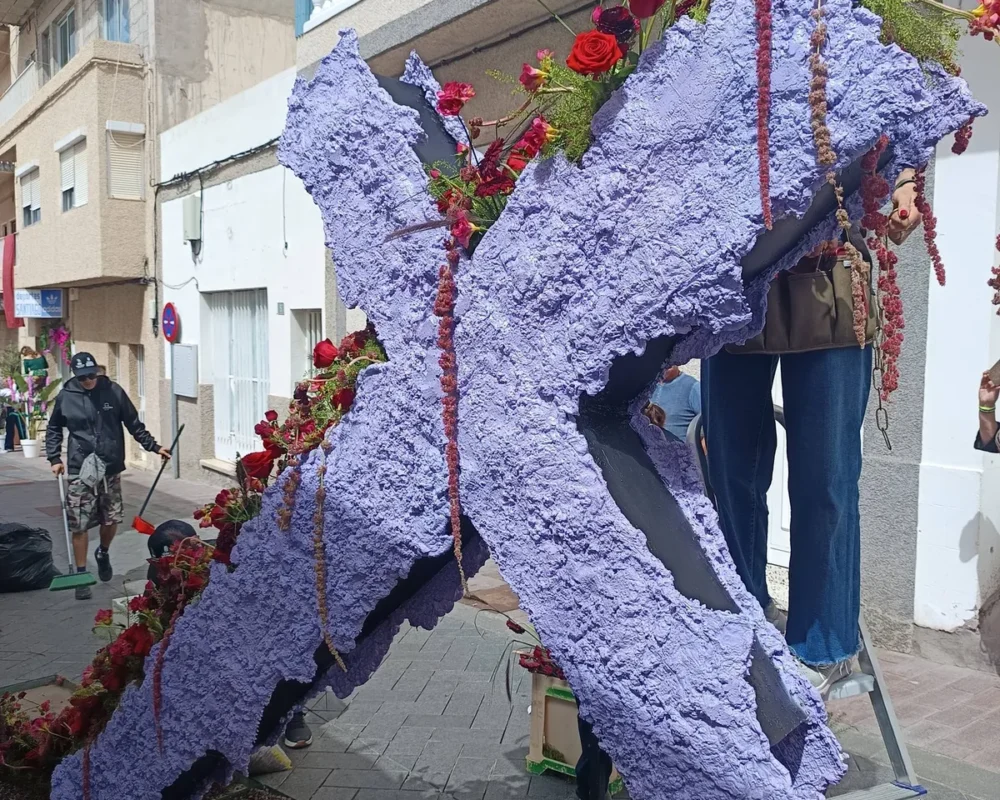 Iga-aastane lihavõttepühade ajal toimuv lilleinstallatsioonide festival Pascua Florida Guia de Isoras Tenerifel