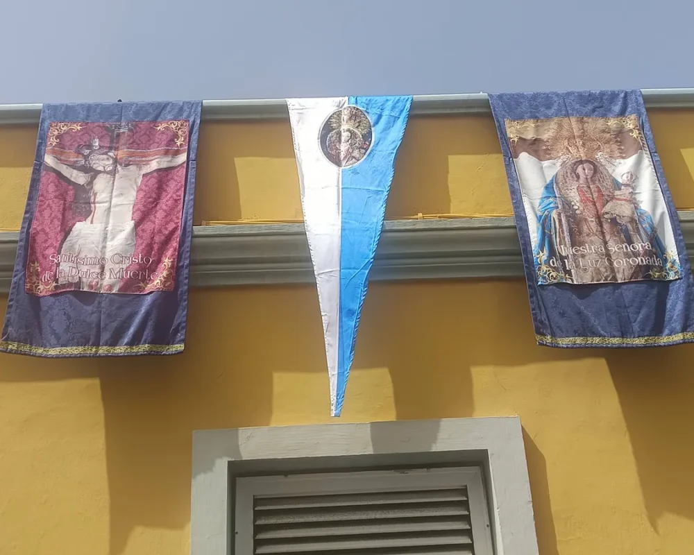 Iga-aastane lihavõttepühade ajal toimuv lilleinstallatsioonide festival Pascua Florida Guia de Isoras Tenerifel