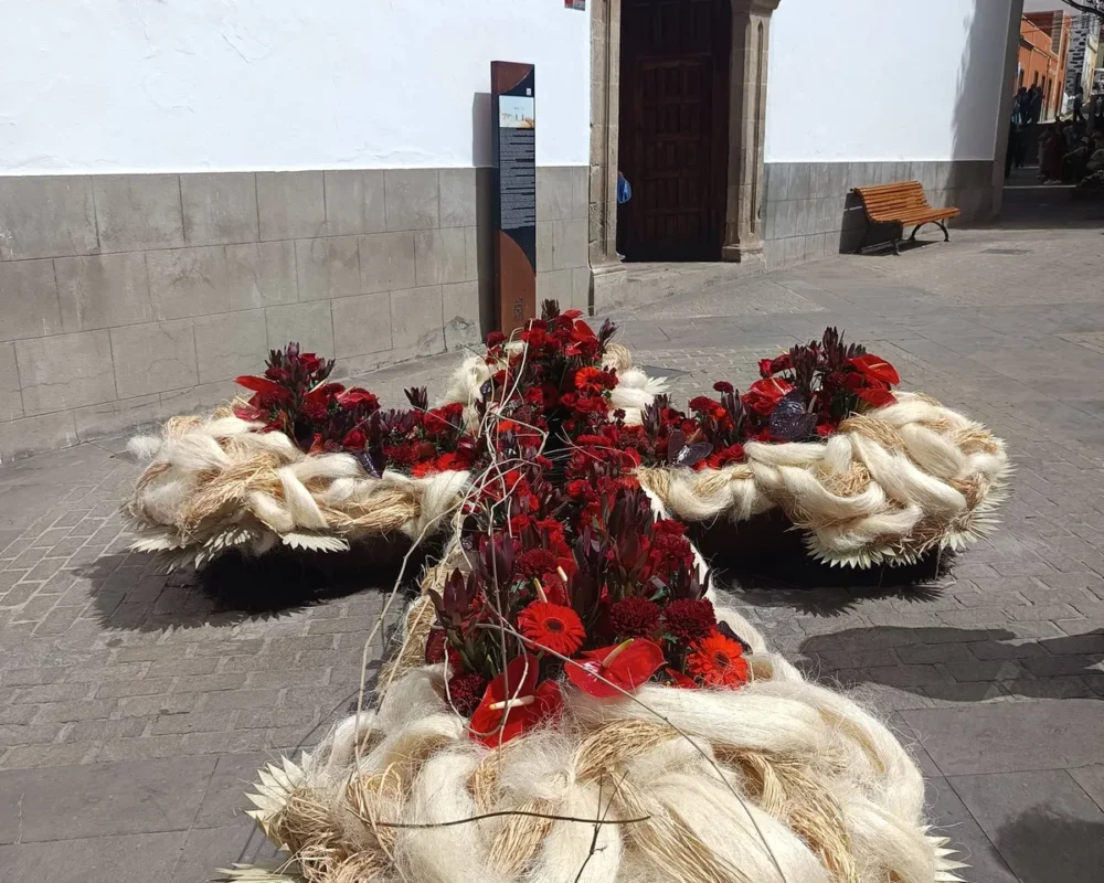 Iga-aastane lihavõttepühade ajal toimuv lilleinstallatsioonide festival Pascua Florida Guia de Isoras Tenerifel