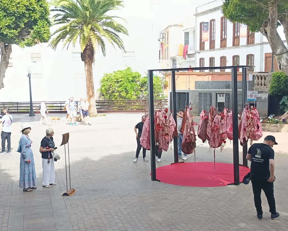 Iga-aastane lihavõttepühade ajal toimuv lilleinstallatsioonide festival Pascua Florida Guia de Isoras Tenerifel