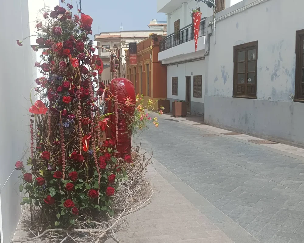 Iga-aastane lihavõttepühade ajal toimuv lilleinstallatsioonide festival Pascua Florida Guia de Isoras Tenerifel