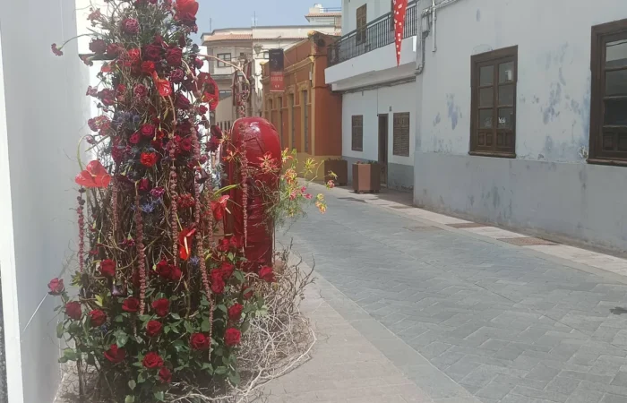 Iga-aastane lihavõttepühade ajal toimuv lilleinstallatsioonide festival Pascua Florida Guia de Isoras Tenerifel