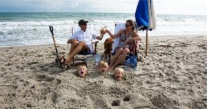 Lastega Tenerifele? See on hea idee ja mitte ainult koolivaheajal. Õigemini - kel vähegi võimalik, tasuks valida mõni muu periood kui koolivaheajad, sest hinnad jne... Sellel leheküljel soovitan ma mõnd lastesõbralikku hotelli (lastesõbralikkuse all pean ma silmas seda, et väikestel lastel on peale vanemate piinamise midagi vahvat ette võtta ka hotelli territooriumil).