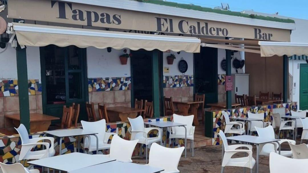 Tenerife Kompass, Tapas El Caldeiro Bar, populaarne restoran Tenerifel, avatud õhtusöögiks ja nautim.