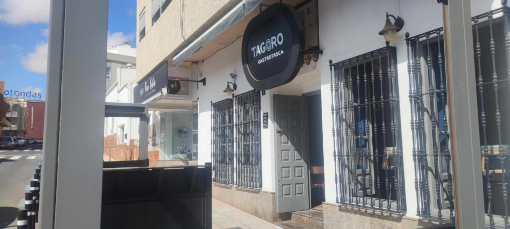 Tagro Restoran välisvaade Tenerife Kompassi piirkonnas.