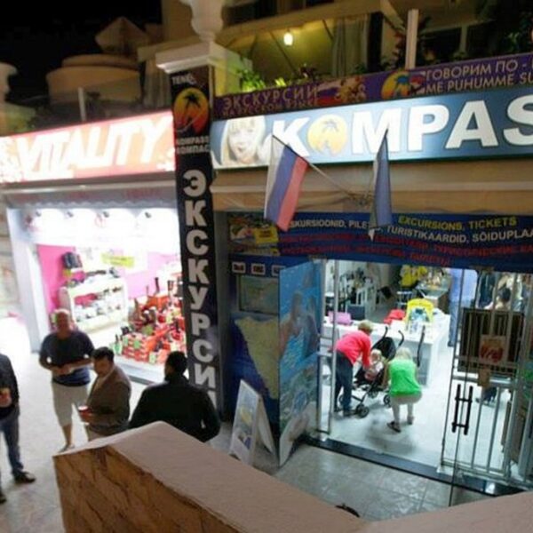Olavi Antons Tenerife Kompassi esimeses kontoris