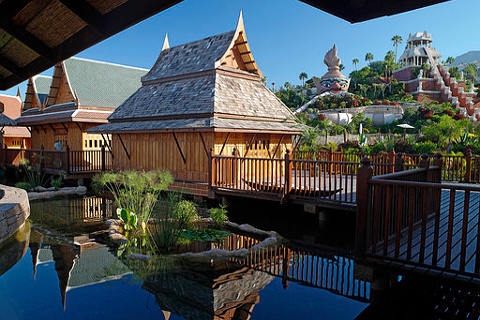 Floating Market sillad poed ja Tai stiilis majad