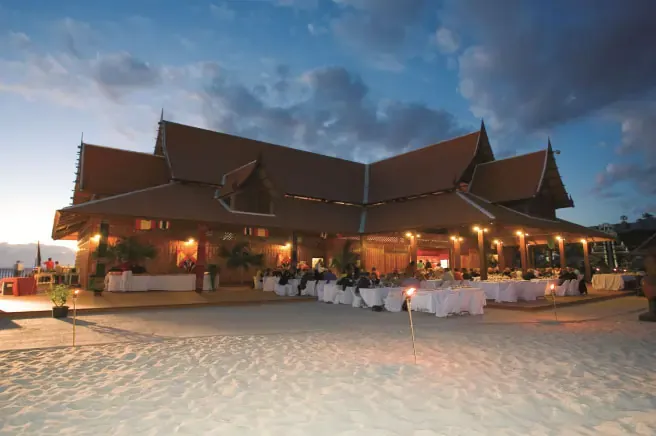 Tai stiilis arhitektuur Siam Park Floating Market alal